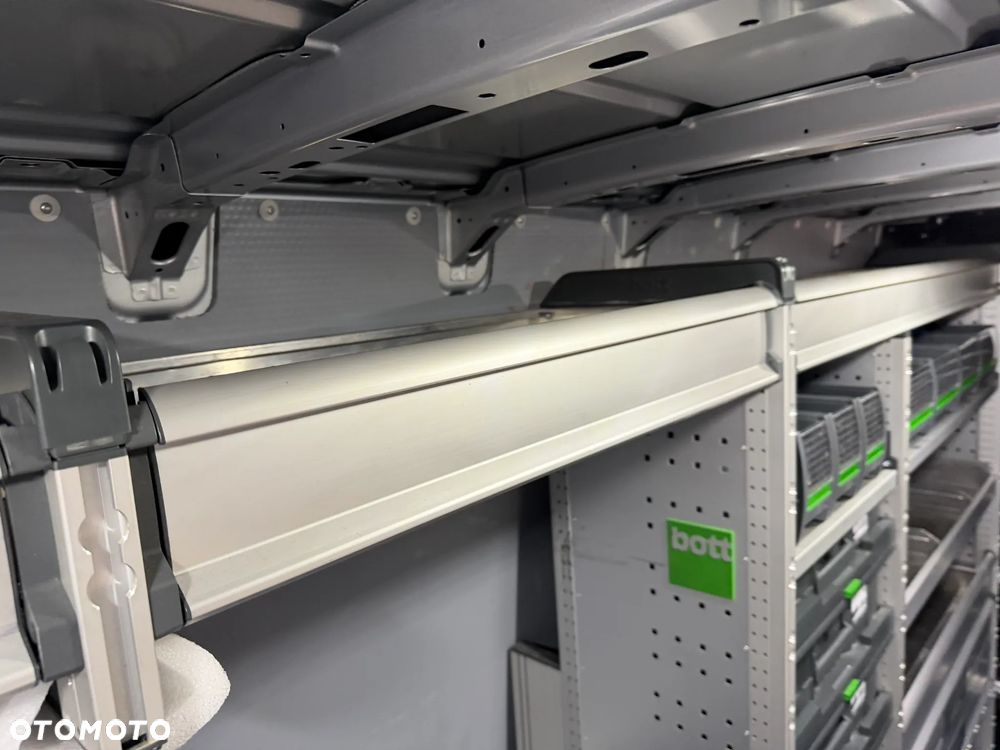 Volkswagen CRAFTER MAXI LONG XXL, MODEL L4H2, MOCNY SILNIK 2.0TDI 177KM, Euro6, Skrzynia automatyczna 8-biegów, ZABUDOWA WARSZTATOWA BOTT, Instalacja 230V, REFLEKTORY Bi-LED, KAMERA, NAWIGACJA, FOTEL z REG.+ 2x PODŁOKIETNIKI, Android Auto, Apple CarPlay, 3 OSOBOWY VAN HOMOLOGACJA VAT-1 Fabrycznie WZMOCNIONY! - 30