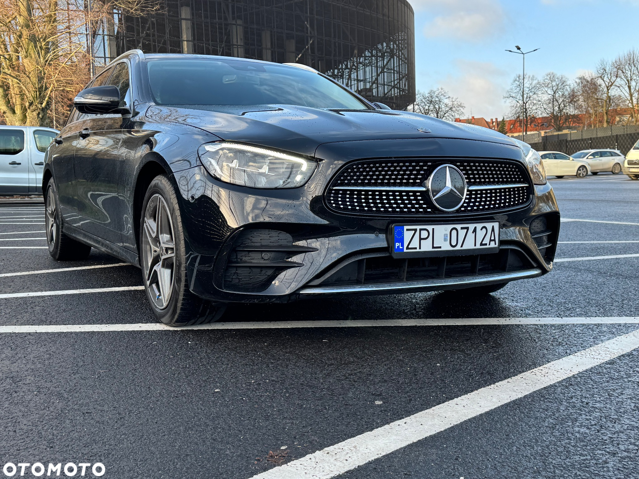Mercedes-Benz Klasa E 220 d 4Matic T 9G-TRONIC AMG Line - 2