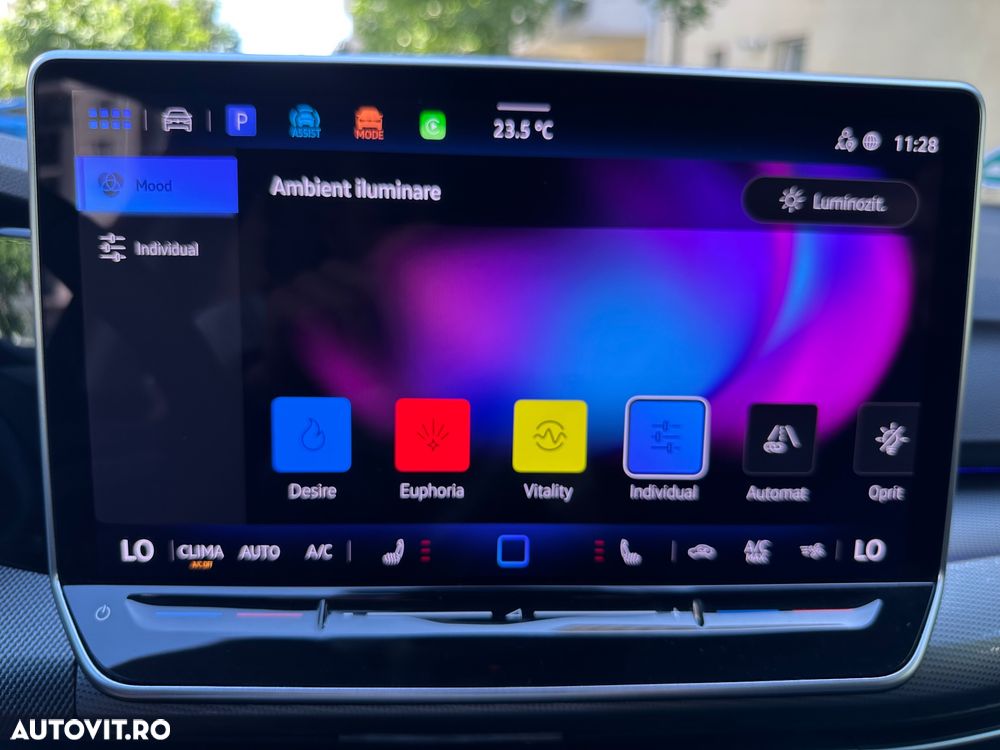 VOLKSWAGEN Golf 2025 — imagine 28