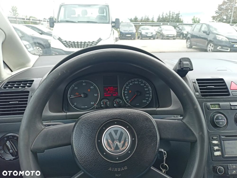 Volkswagen Touran - 10