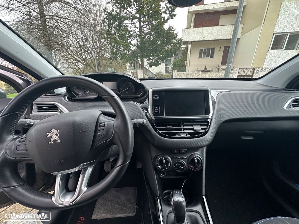 Peugeot 2008 1.2 PureTech Allure - 5