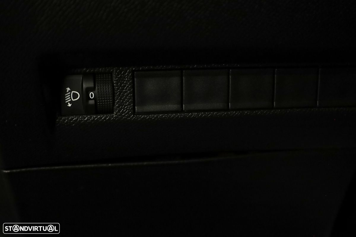 Peugeot 2008 1.2 PureTech Allure EAT8 - 20