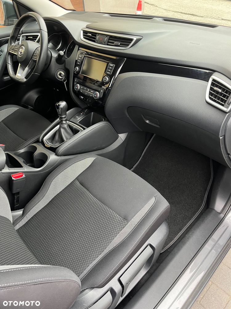 Nissan Qashqai 1.3 DIG-T N-WAY - 24