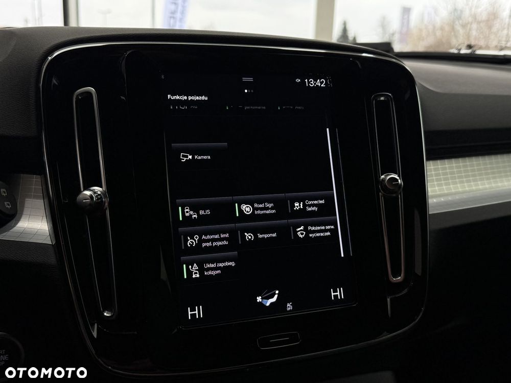 Volvo XC 40 - 32