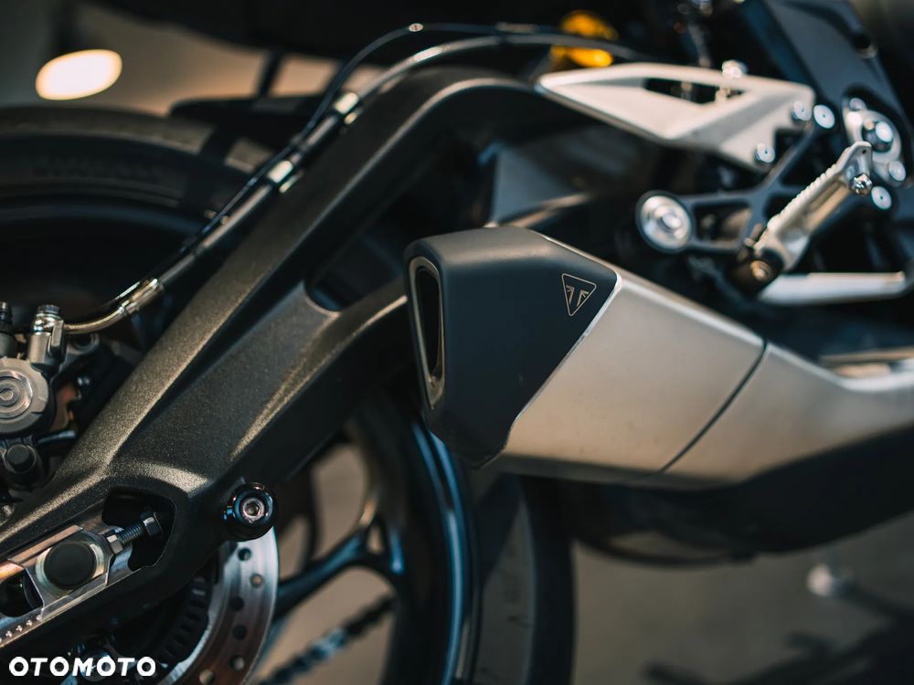 Triumph Street Triple - 11