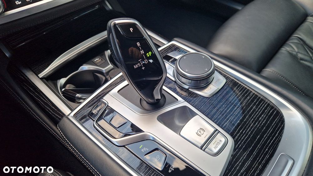 BMW Seria 7 730d xDrive mHEV - 20