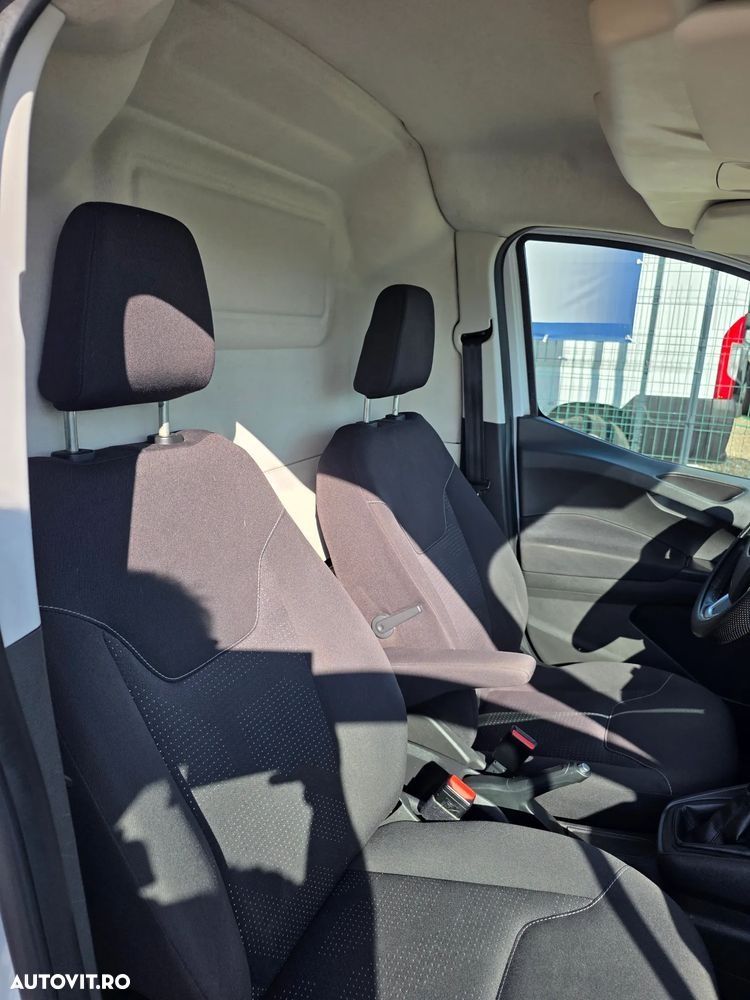 Ford Courier - 21