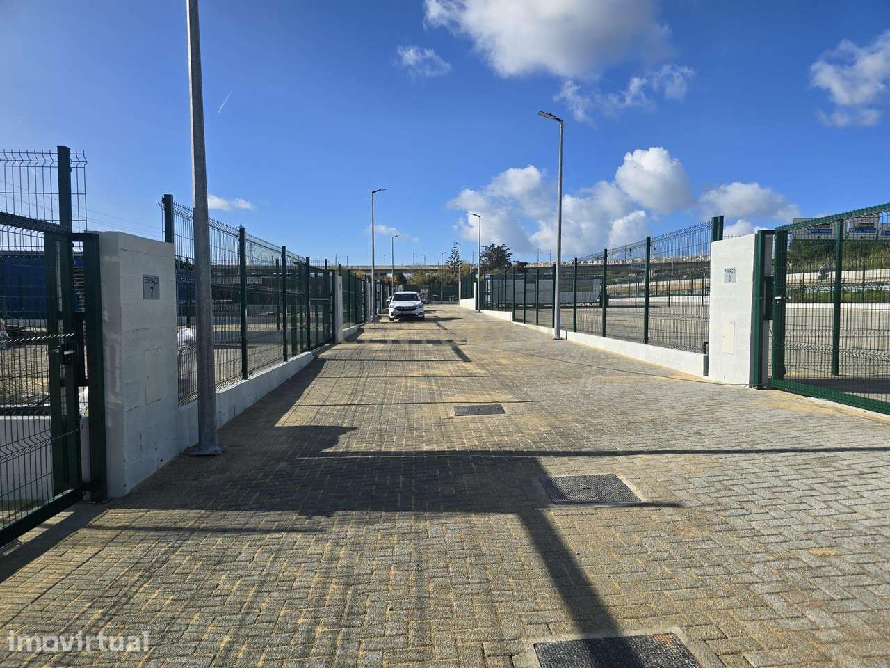 Cedência Espaço de terreno com uma área útil de 700 m²  em Almada  co - Grande imagem: 2/10