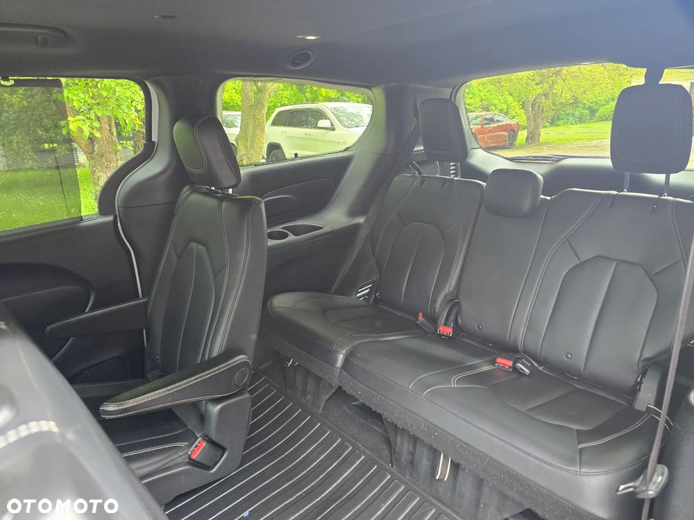 Chrysler Pacifica - 15