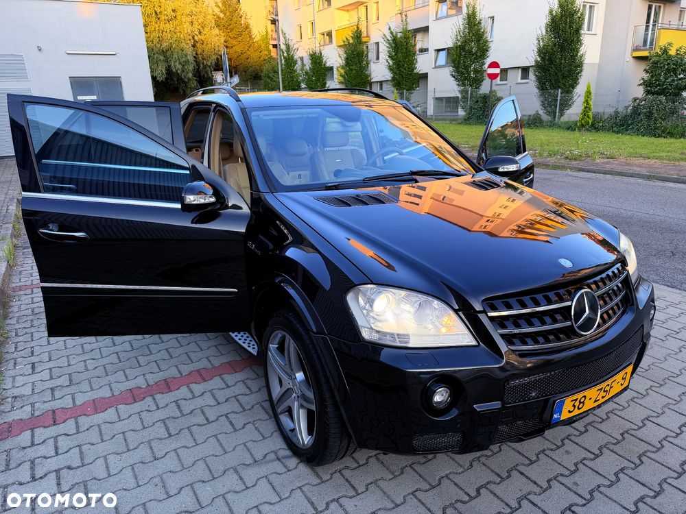 Mercedes-Benz ML 63 AMG 4Matic 7G-TRONIC - 22