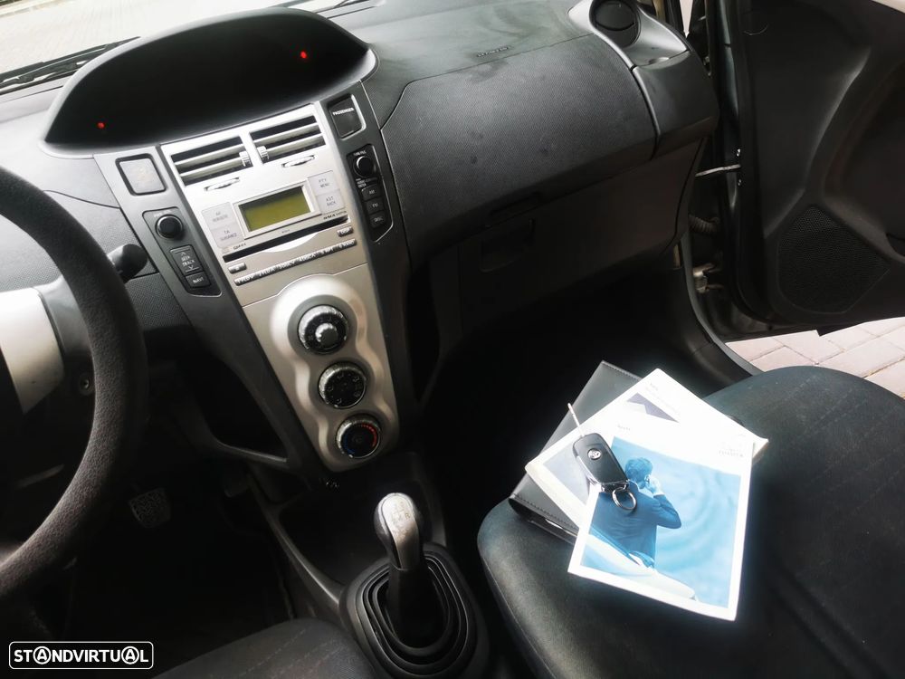 Toyota Yaris 1.0 VVT-i AC - 8