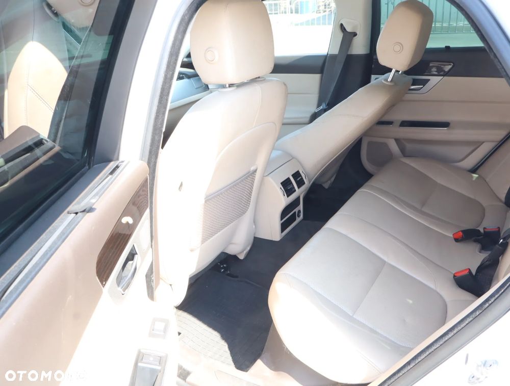 Jaguar XF 20d Prestige - 12