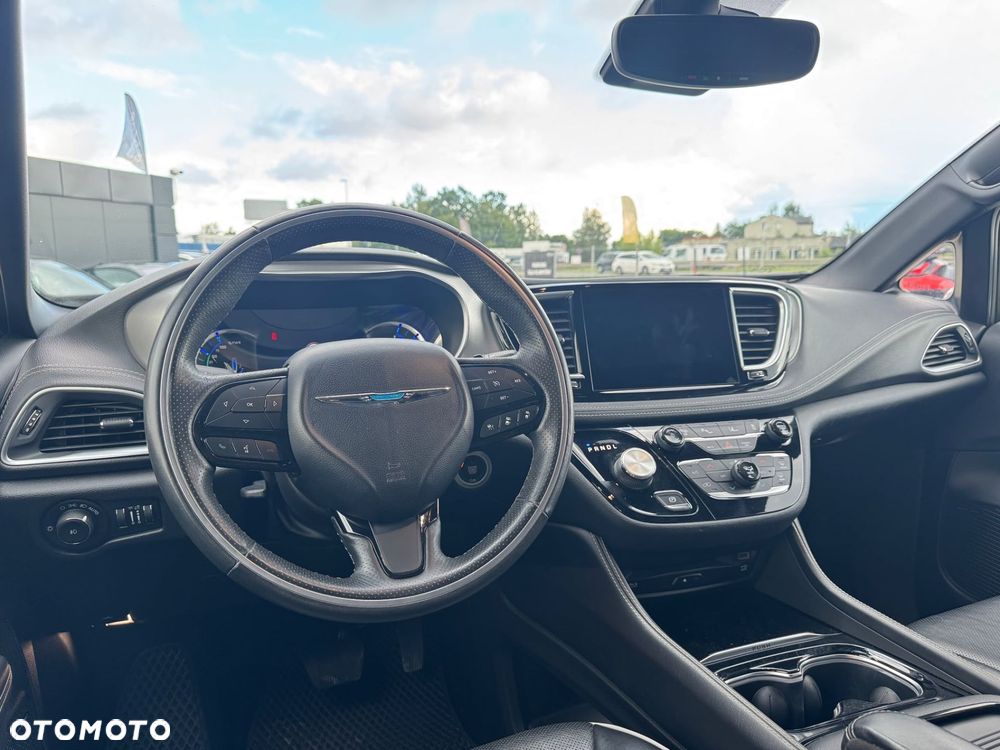 Chrysler Pacifica - 12
