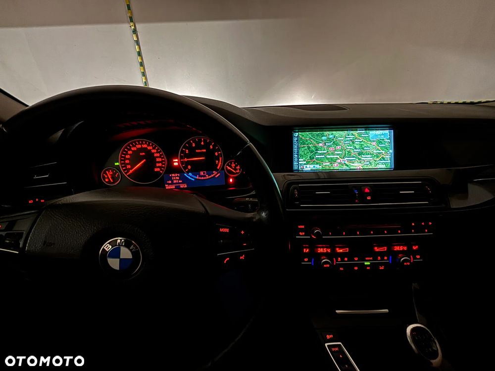 BMW Seria 5 520i - 8