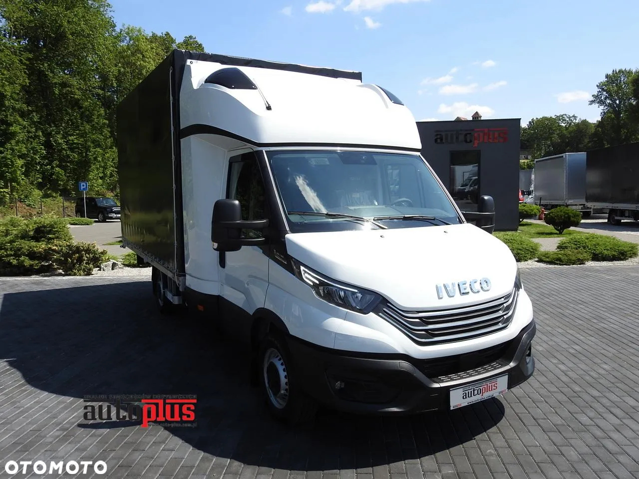 Iveco DAILY 35S18 NOWY PLANDEKA 8 PALET TEMPOMAT NAWIGACJA LEDY AUTOMAT HI-MATIC GWARANCJA PRODUCENTA 180KM [ 587778 ] - 2