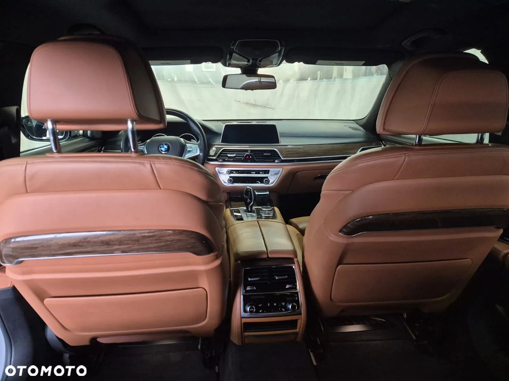 BMW Seria 7 750i xDrive - 10