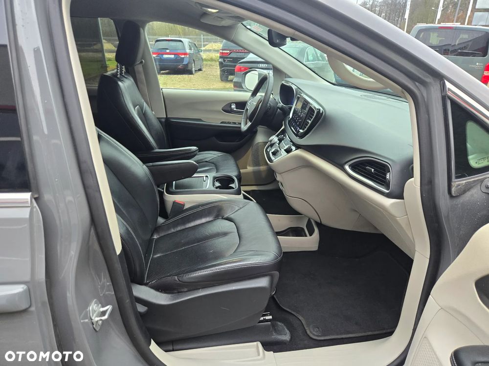 Chrysler Pacifica - 15