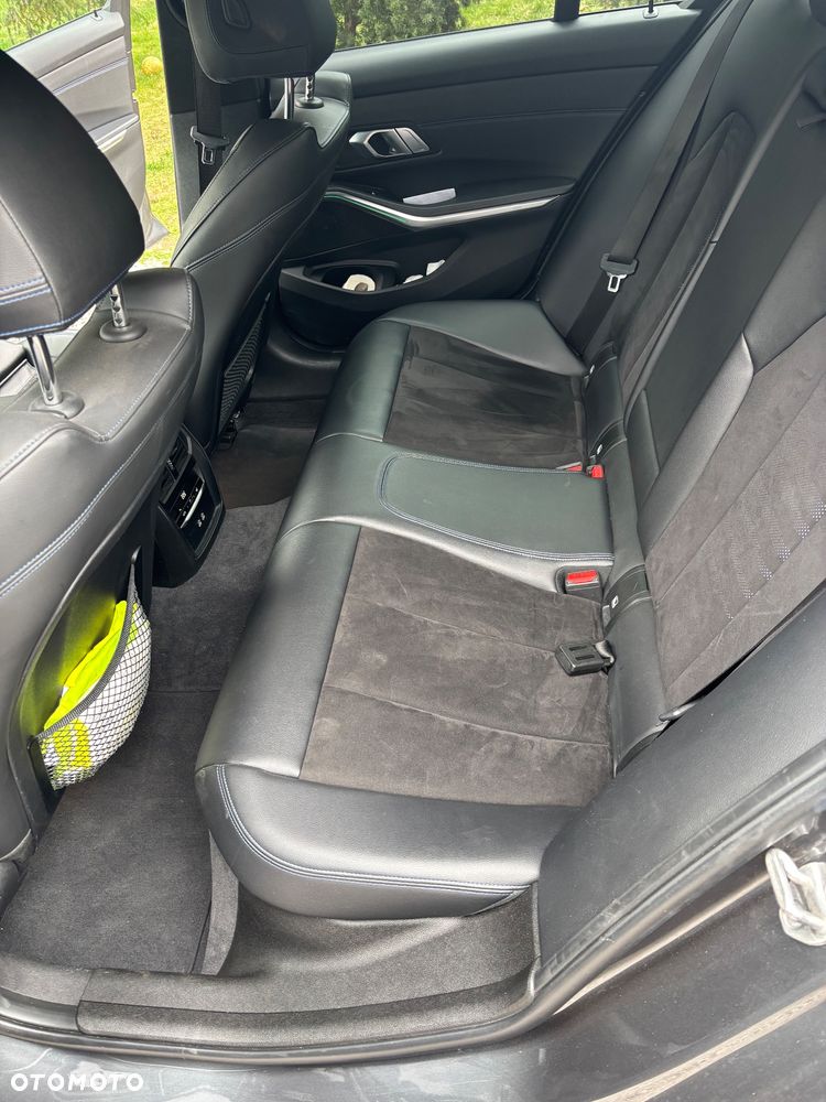 BMW Seria 3 320i - 17