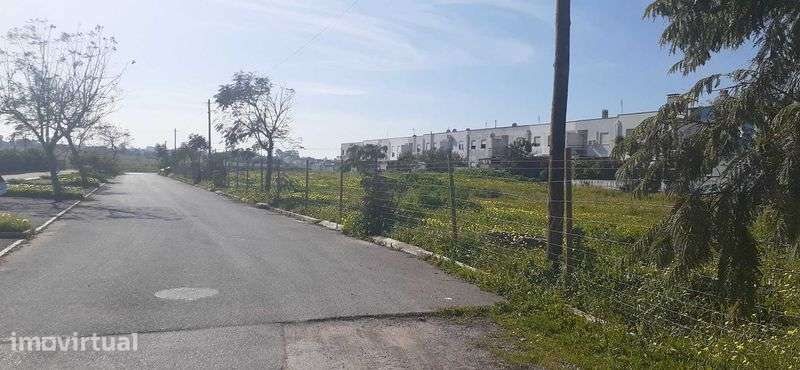 Terreno urbano com 182 m² em Sarilhos Pequenos - Grande imagem: 2/3