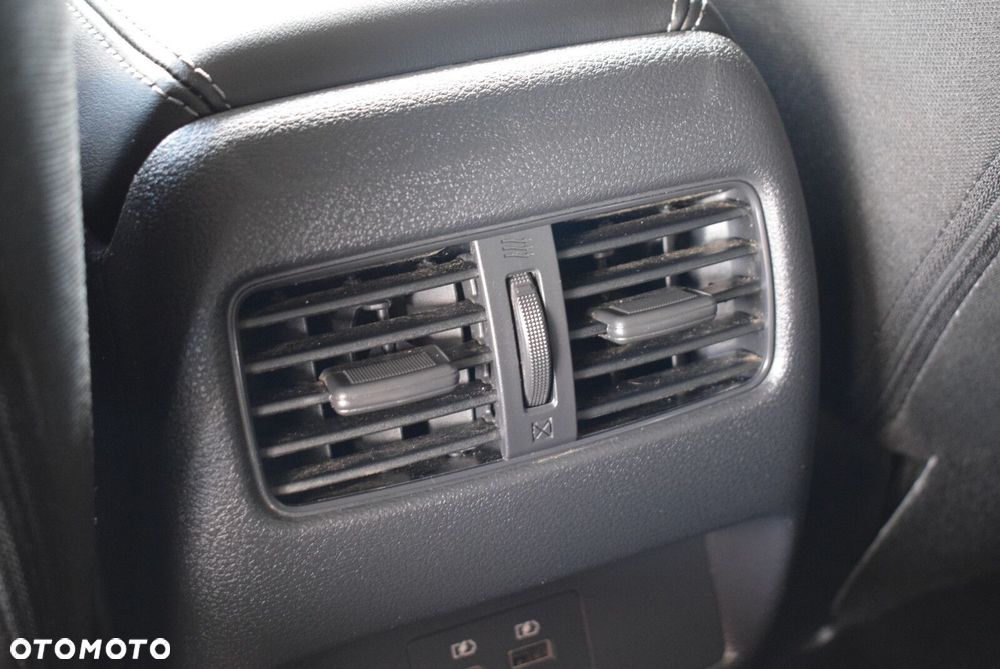 Nissan Qashqai 1.3 DIG-T MHEV N-Connecta Xtronic - 29