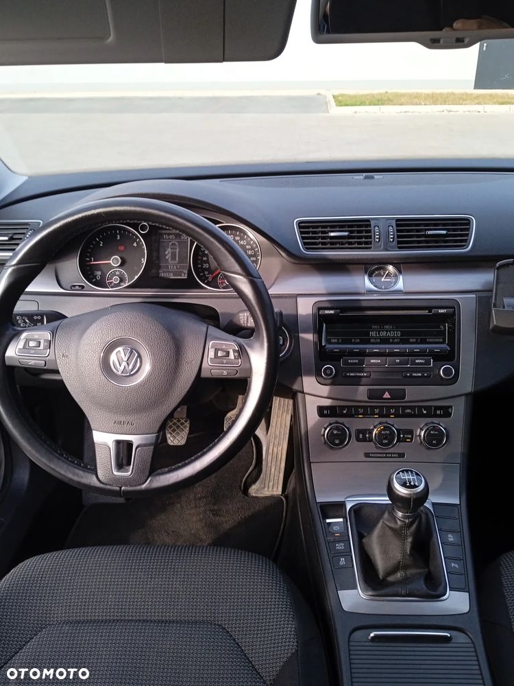 Volkswagen Passat 2.0 TDI BlueMotion Technology Comfortline - 10