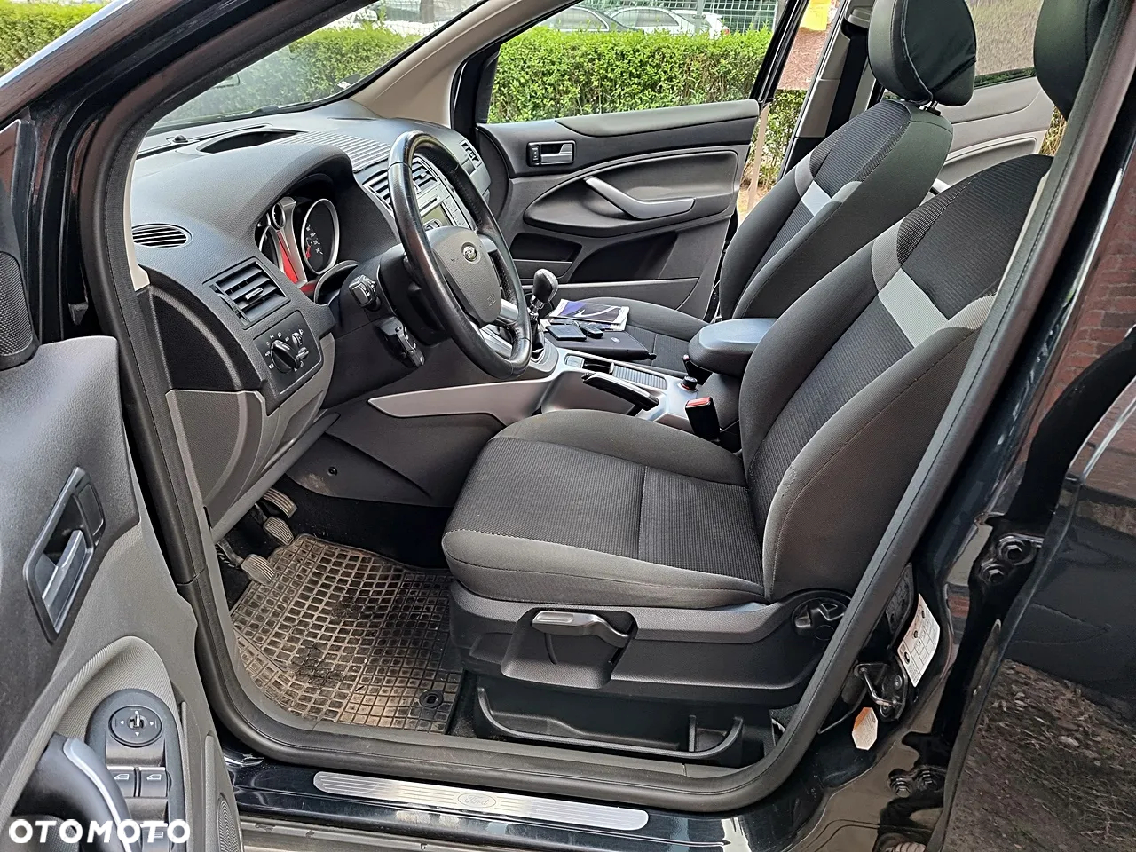 Ford Kuga - 24