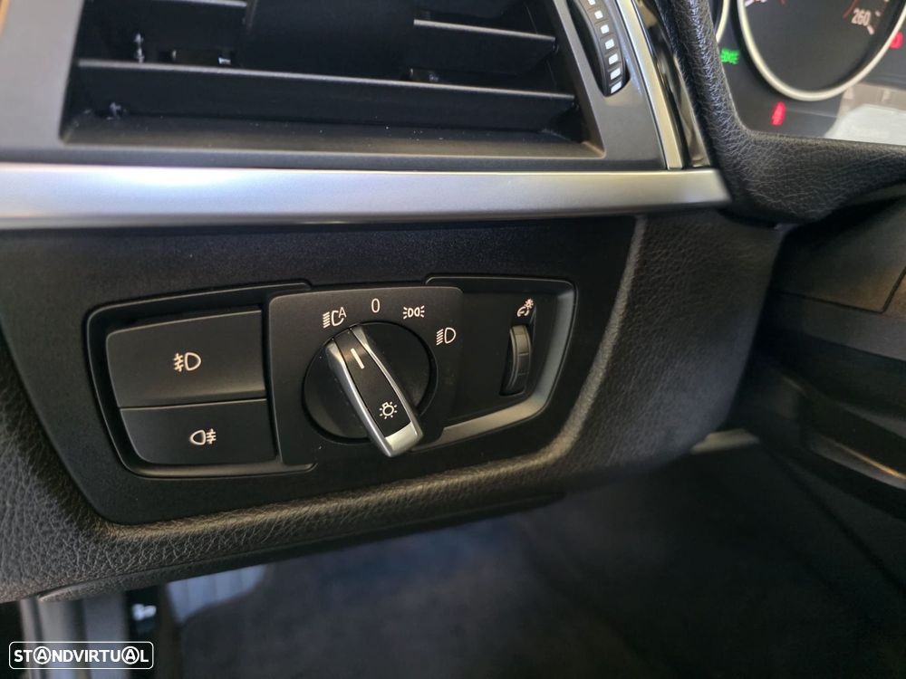 BMW 318 d Touring Line Sport Auto - 27