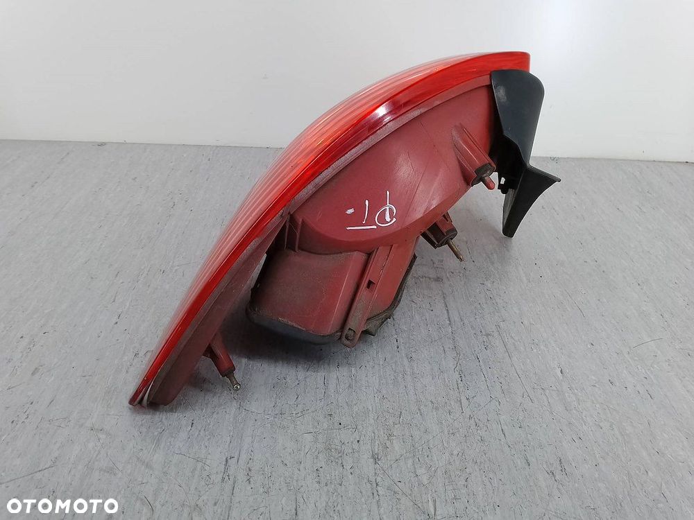 LAMPA TYLNA PRAWA PEUGEOT 407 KOMBI - 5