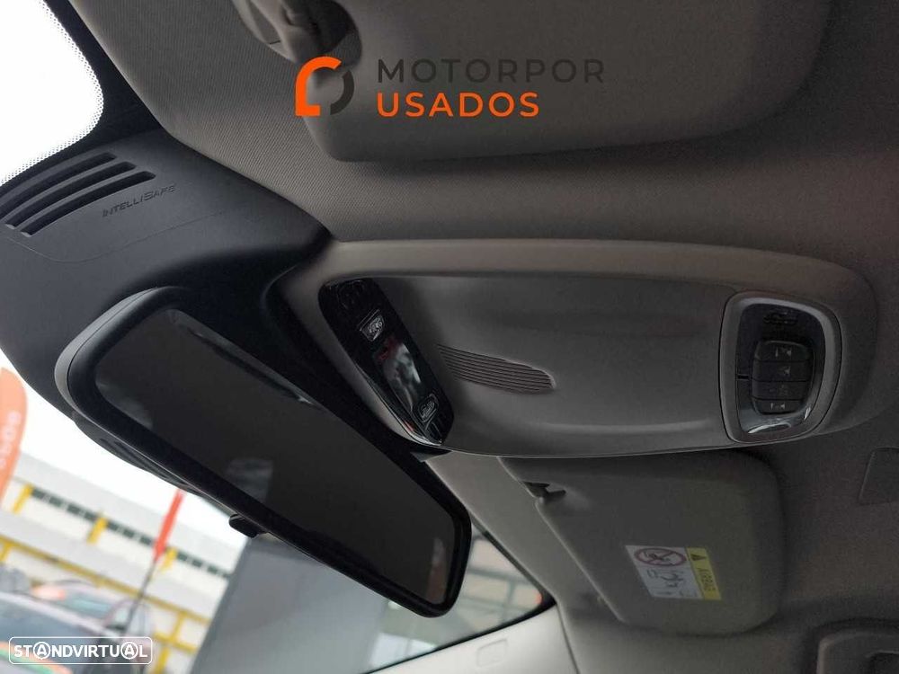 Volvo V60 2.0 B4 Momentum Geartronic - 29