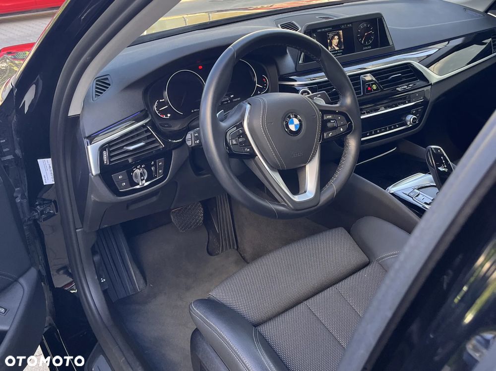 BMW Seria 5 520d xDrive Sport Line sport - 9