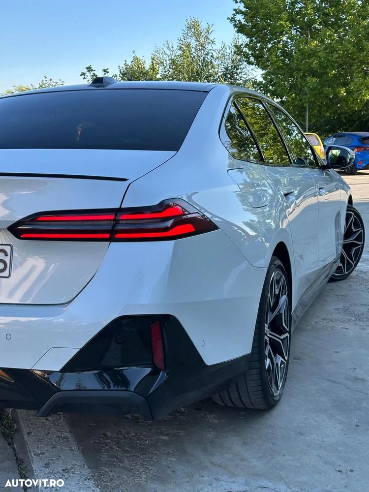 BMW Seria 5 520i AT MHEV - 4