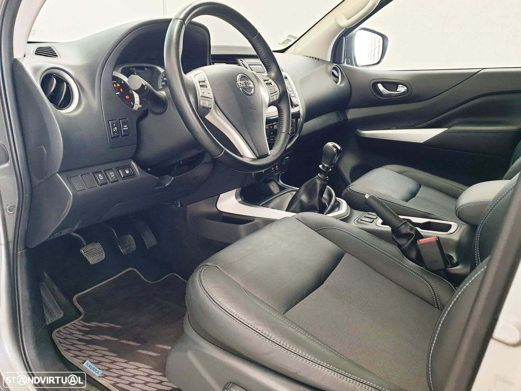 Nissan Navara 2.3 dCi CD 4WD N-Guard - 22