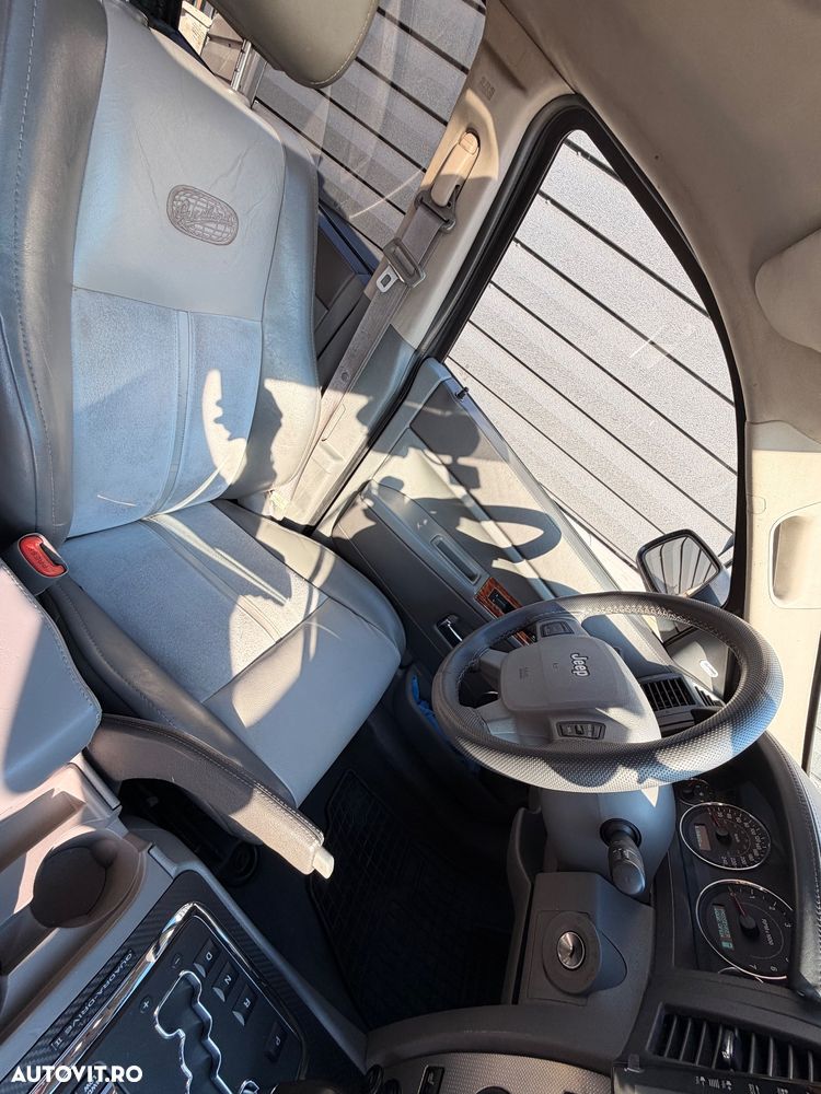 Jeep Grand Cherokee - 28