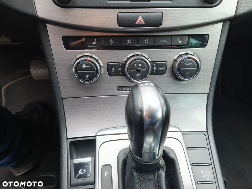 Volkswagen Passat 2.0 TDI 4Mot Highline DSG - 19