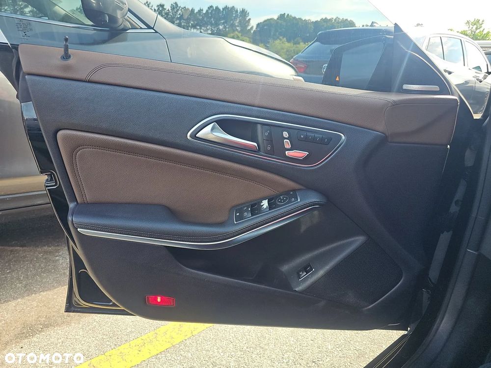 Mercedes-Benz CLA 250 4Matic 7G-DCT AMG Line - 17