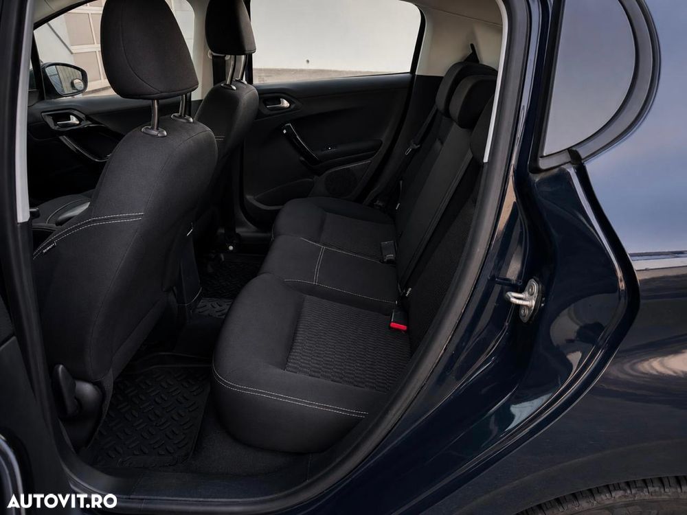Peugeot 208 1.2 L PureTech ETG Allure - 15