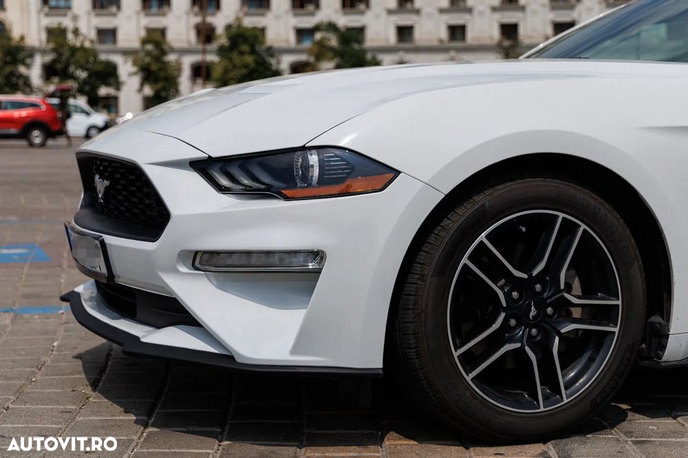 Ford Mustang - 4