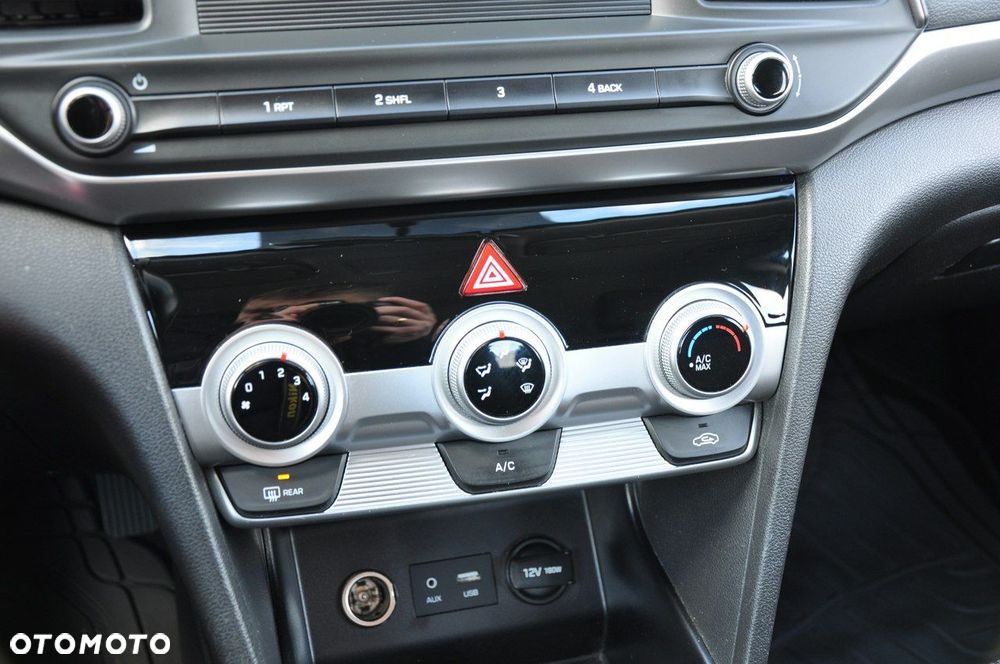 Hyundai Elantra - 14