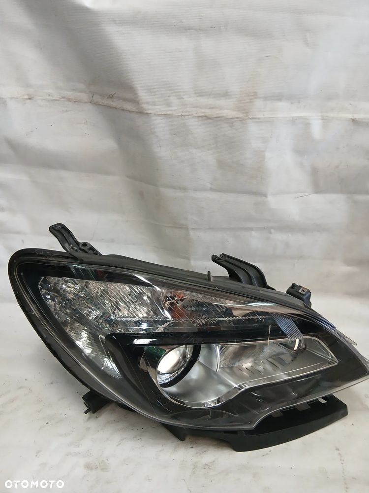 Opel Mokka 2012- Reflektor Przód Przedni Prawy Xenon 95095503 Europa - 2