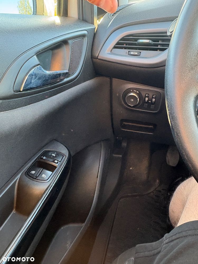 Opel Corsa - 33