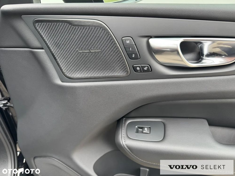 Volvo XC 60 B5 B AWD Plus Dark - 19