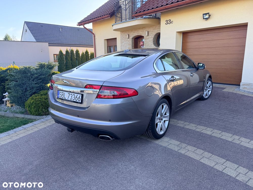 Jaguar XF 2.7 V6 Premium Luxury - 1