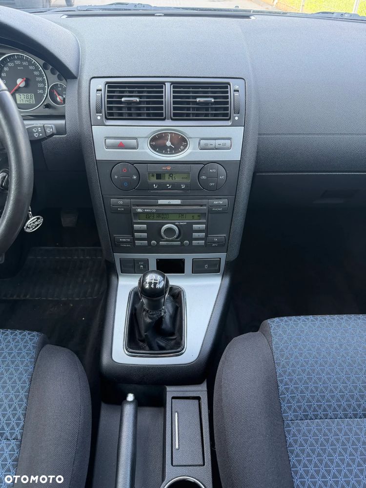 Ford Mondeo 1.8 Titanium - 18