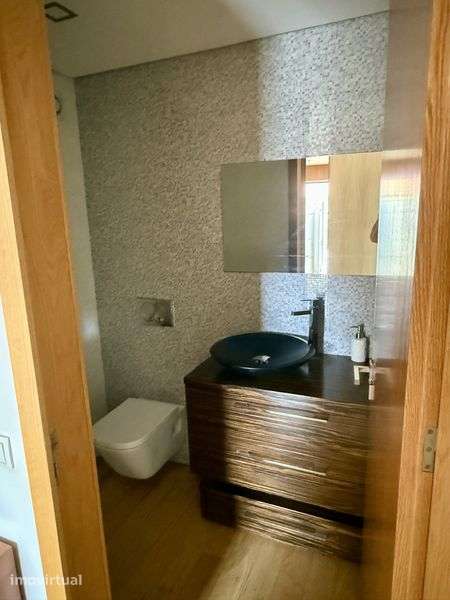 Moradia T3 de 3 Pisos em Argoncilhe – Excelente Oportunidade - Grande imagem: 4/12