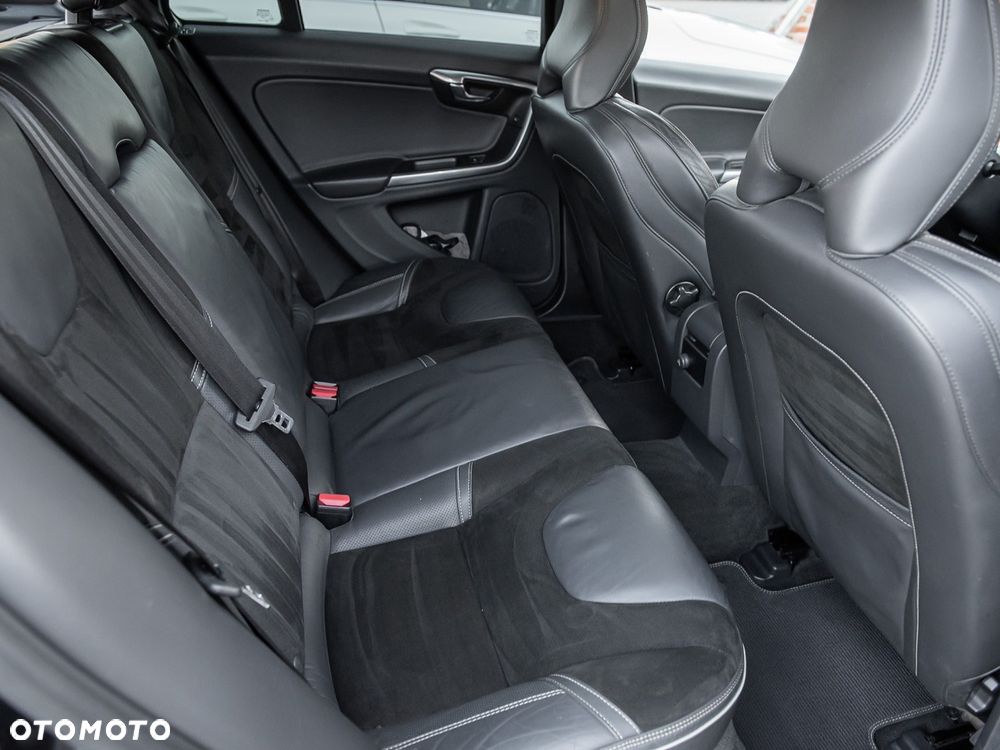 Volvo V60 D4 Drive-E R-Design Summum - 26