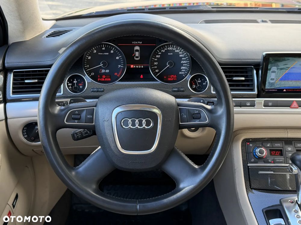 Audi S8 - 10