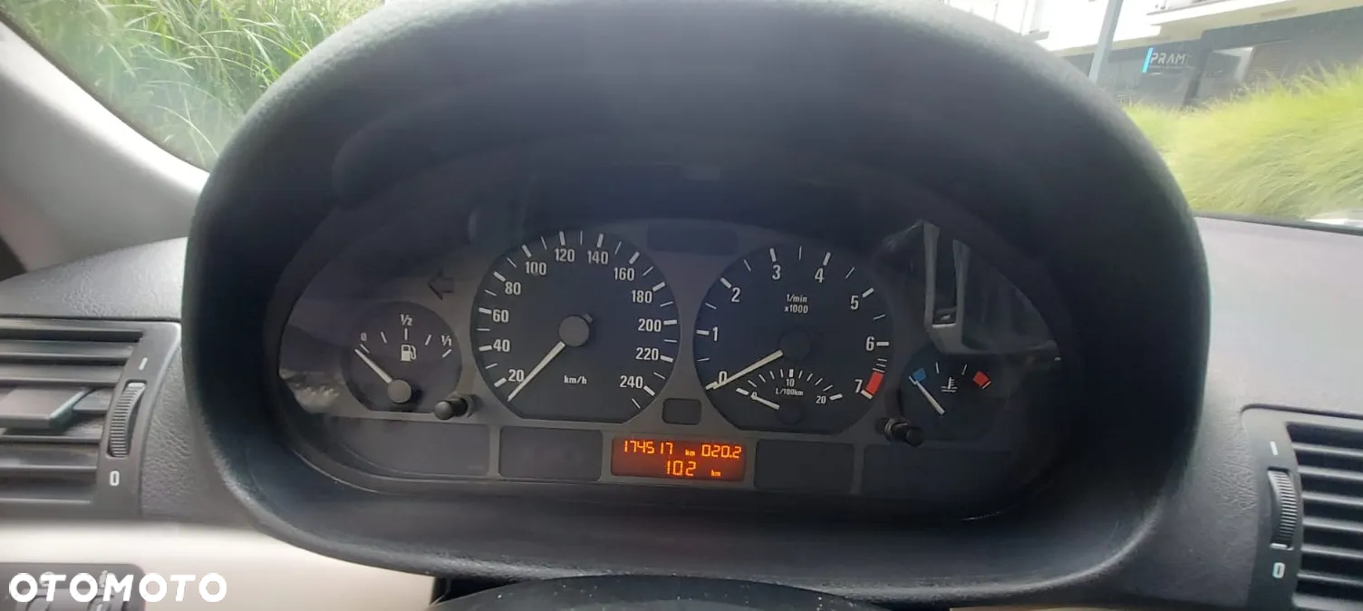 BMW Seria 3 320i Touring - 3
