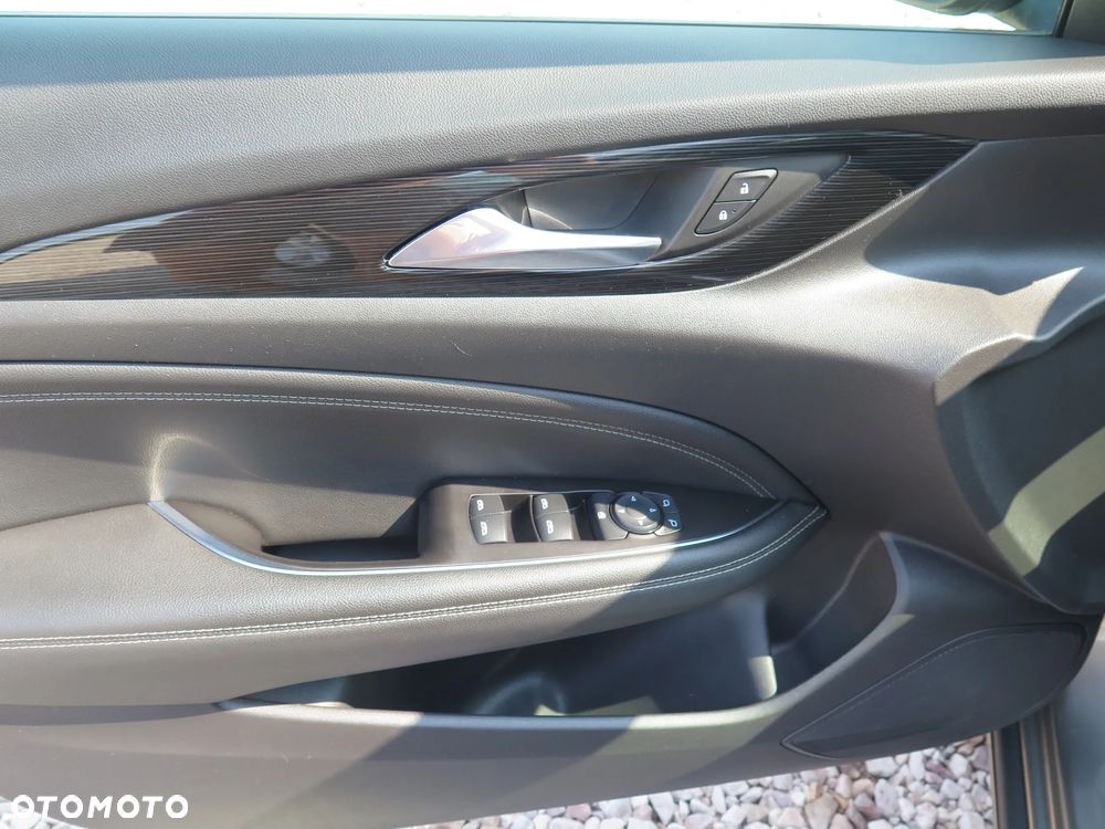 Opel Insignia 1.5 T Exclusive S&S - 17