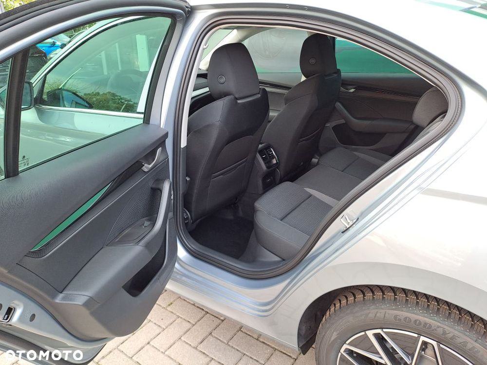 Skoda Octavia 1.5 TSI mHEV Drive Selection DSG - 11