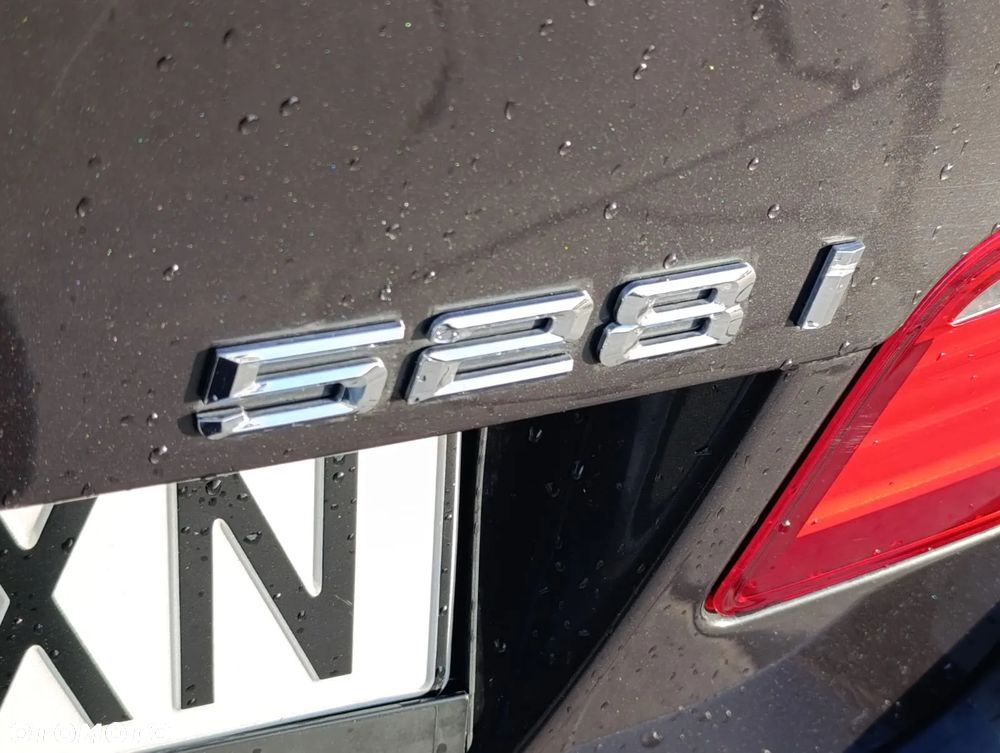 BMW Seria 5 528i xDrive Modern Line - 30